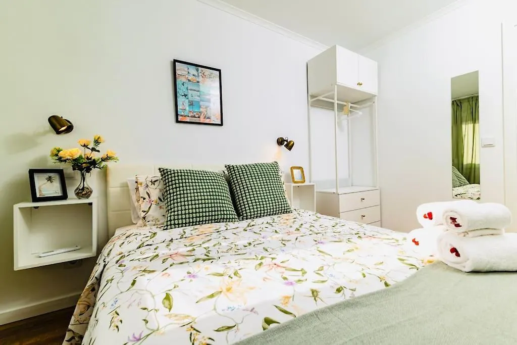 Modern 3 Bedroom Flat In Лиссабон